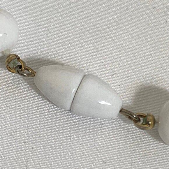 Vintage 60s White Beaded Hand Knotted Necklace - Picture 7 of 10